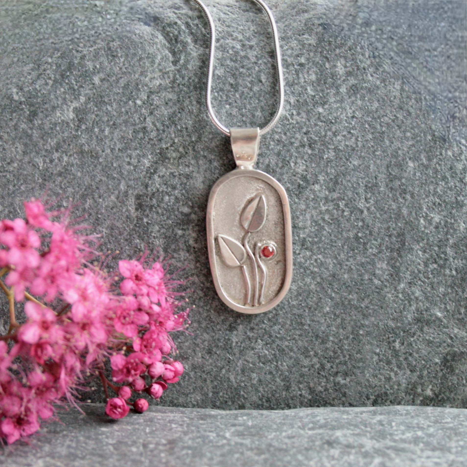 botanical-necklace-with-stone