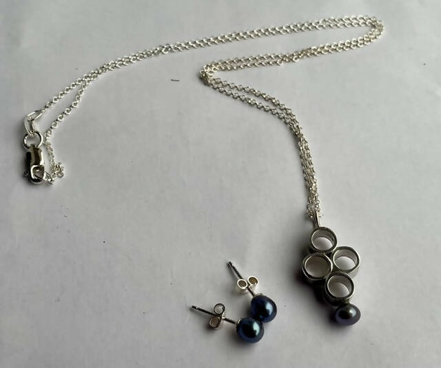 Peacock pearl pendant and earrings set
