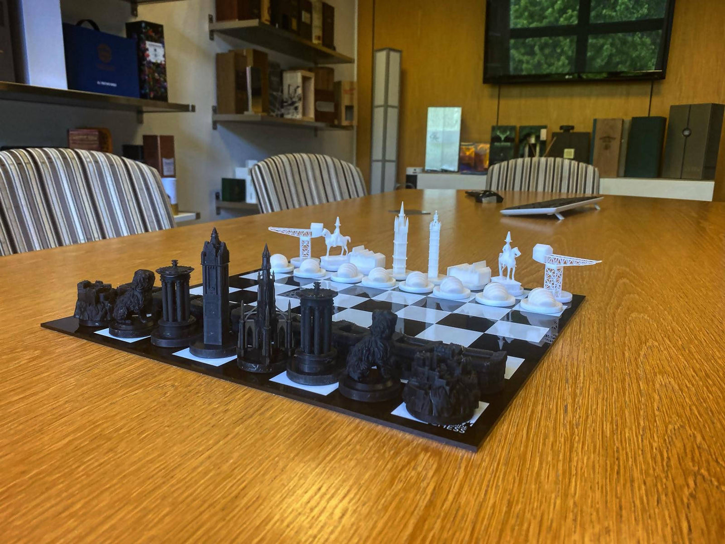 Edinburgh vs Glasgow Chess Set