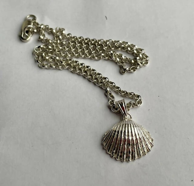 Fine silver shell pendant