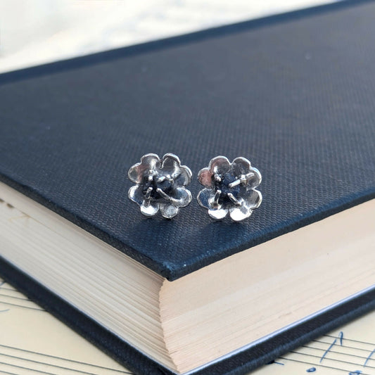 silver-flower-earrings-with-sapphires