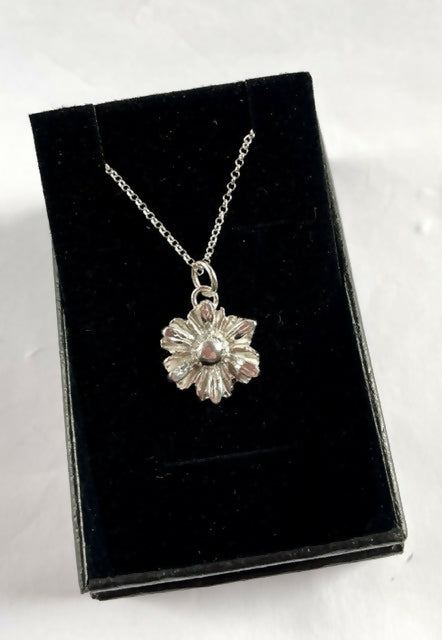 Fine silver daisy pendant