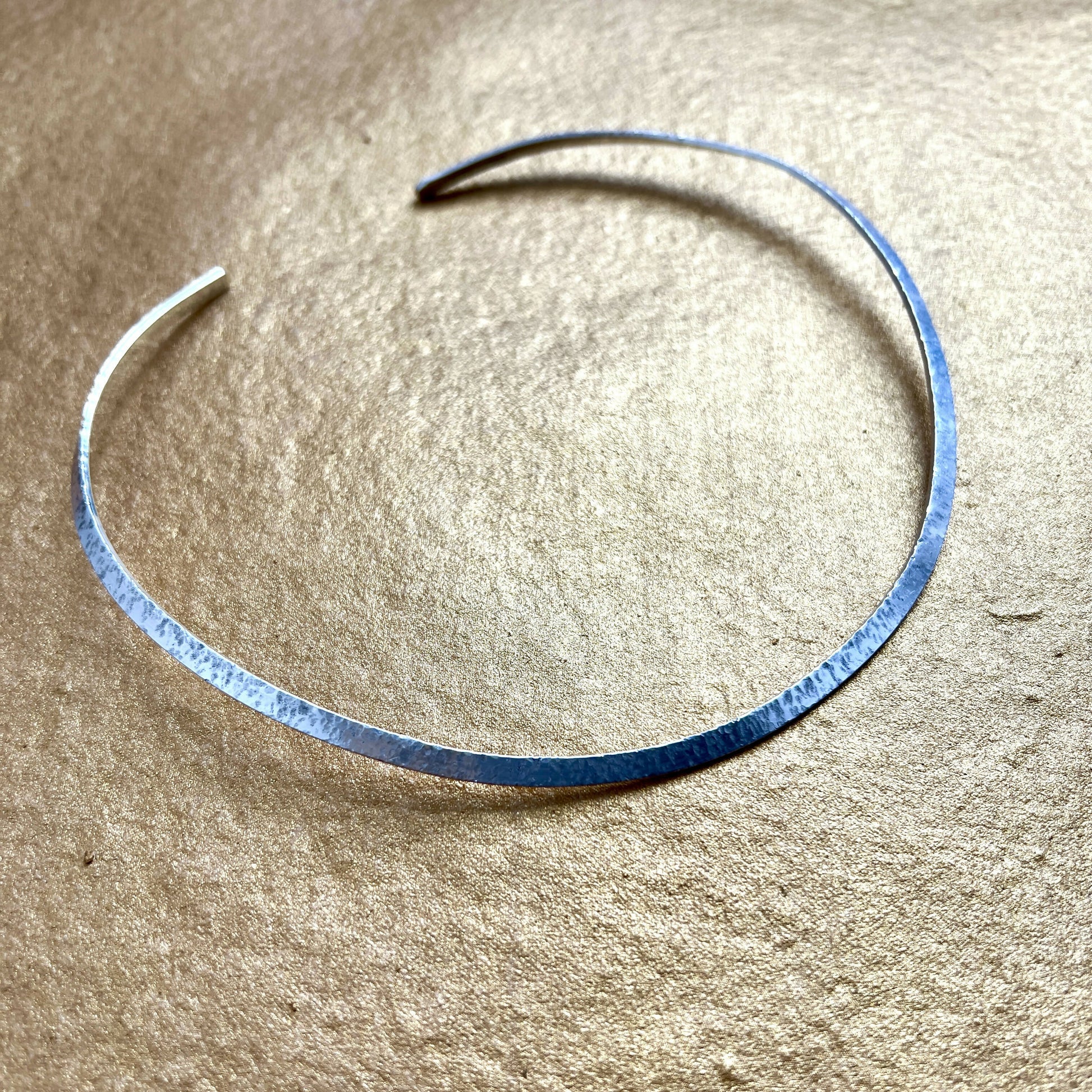 Hammered silver choker - Main Image