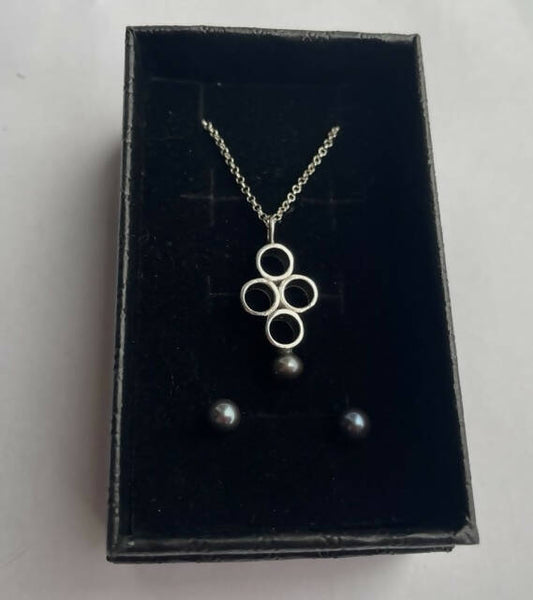 Peacock pearl pendant and earrings set