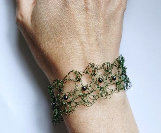 Dark Green copper wire bracelet with Hematite beads