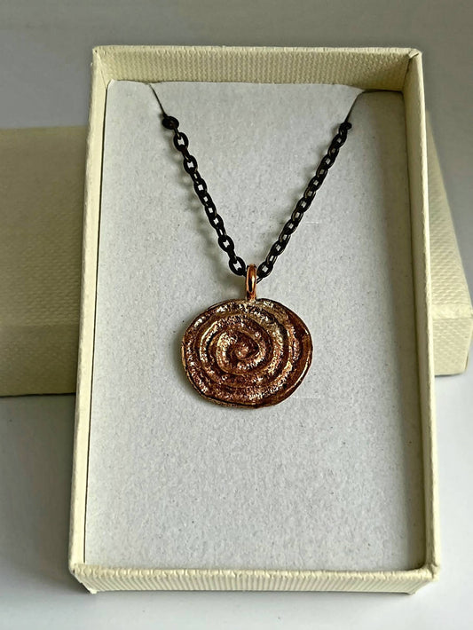 Gold spiral small pendant