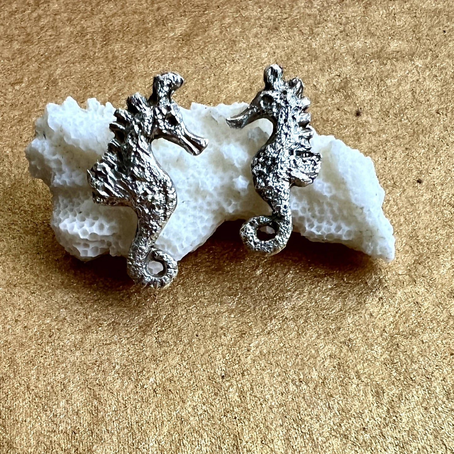Silver seahorses earrings