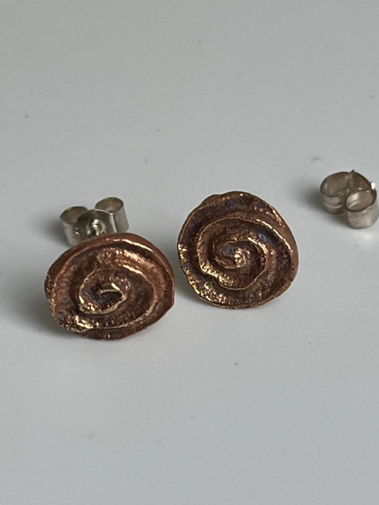 Yellow bronze spiral studs