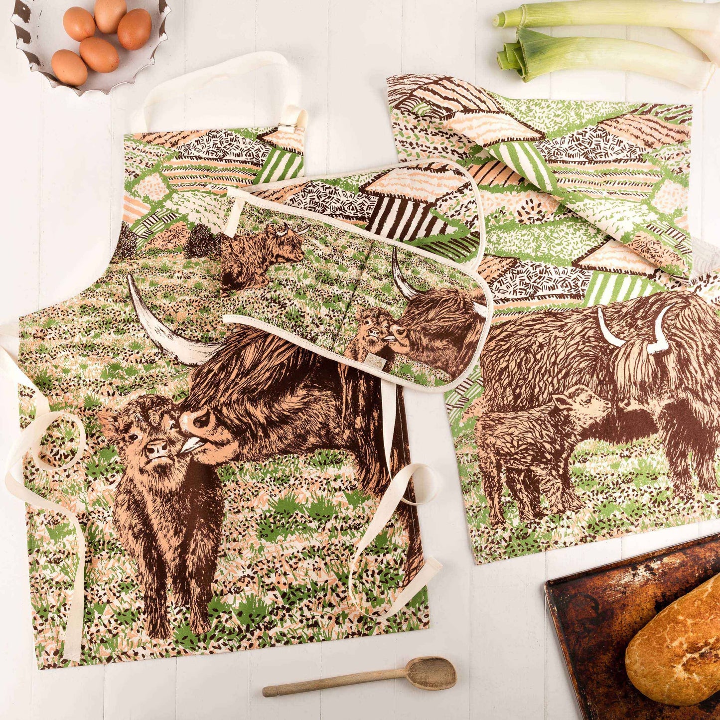 Highland Cow Love Oven Gloves