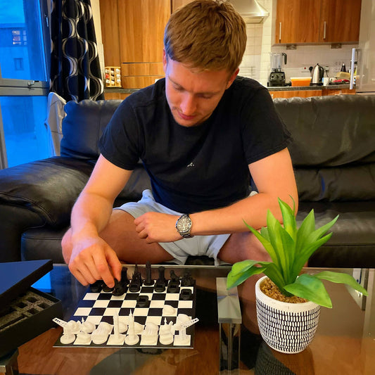 Edinburgh vs Glasgow MINI Chess Set