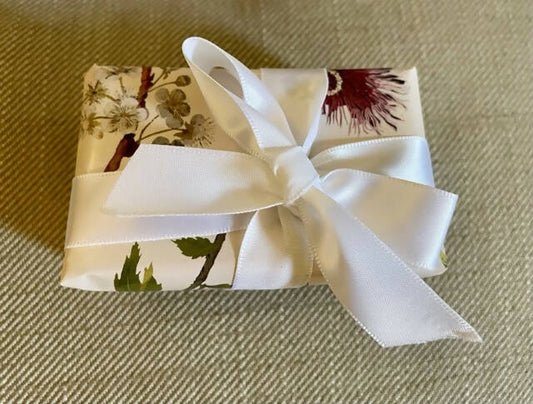 Mother of Pearl flower pendant