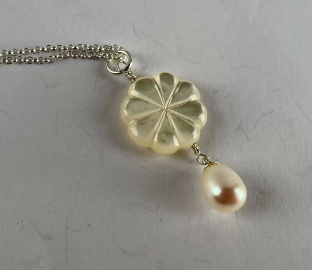 Mother of Pearl flower pendant