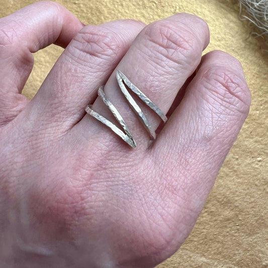 Adjustable wave ring