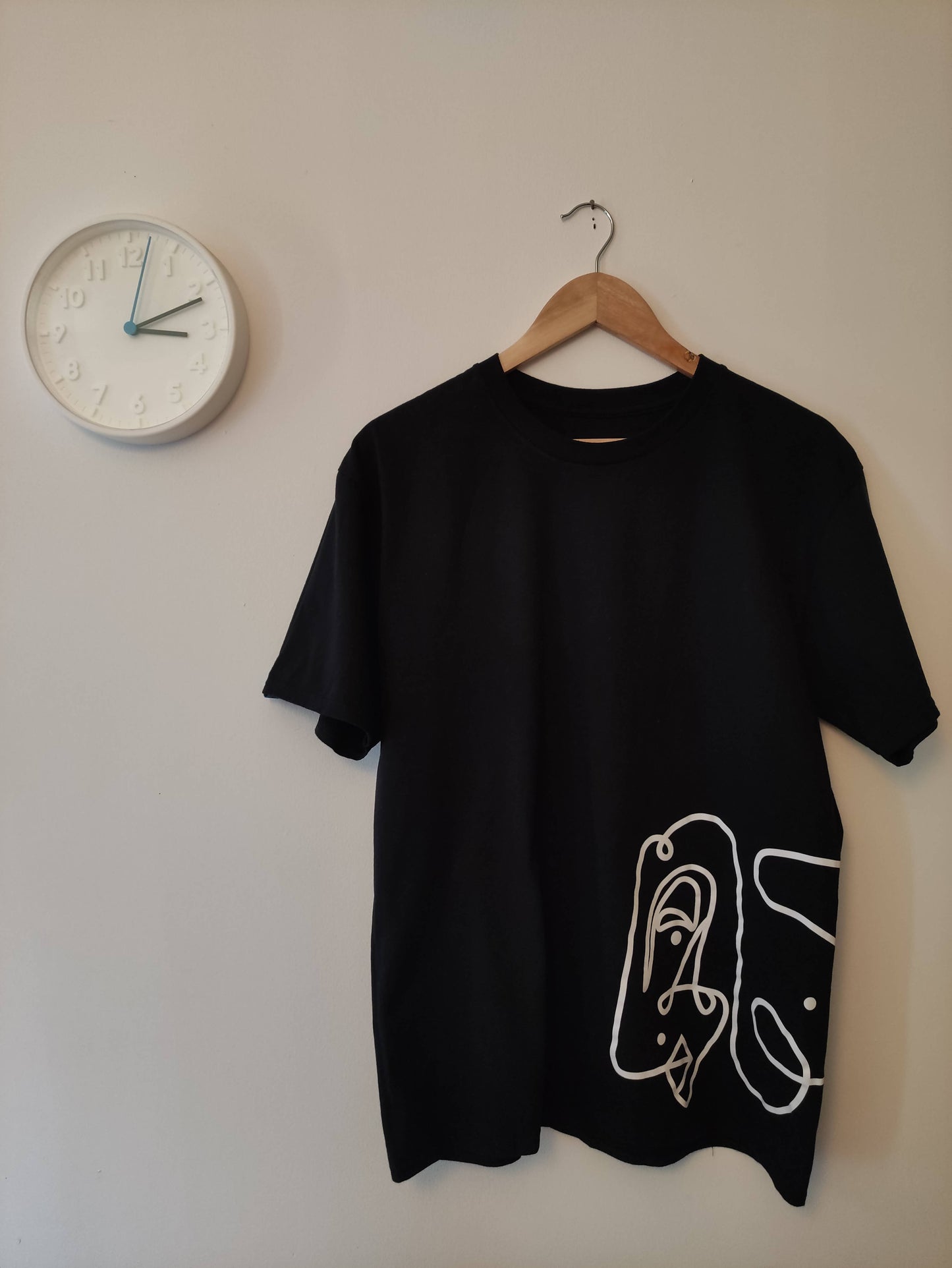 Linear faces Design 04, Side printed T-shirt