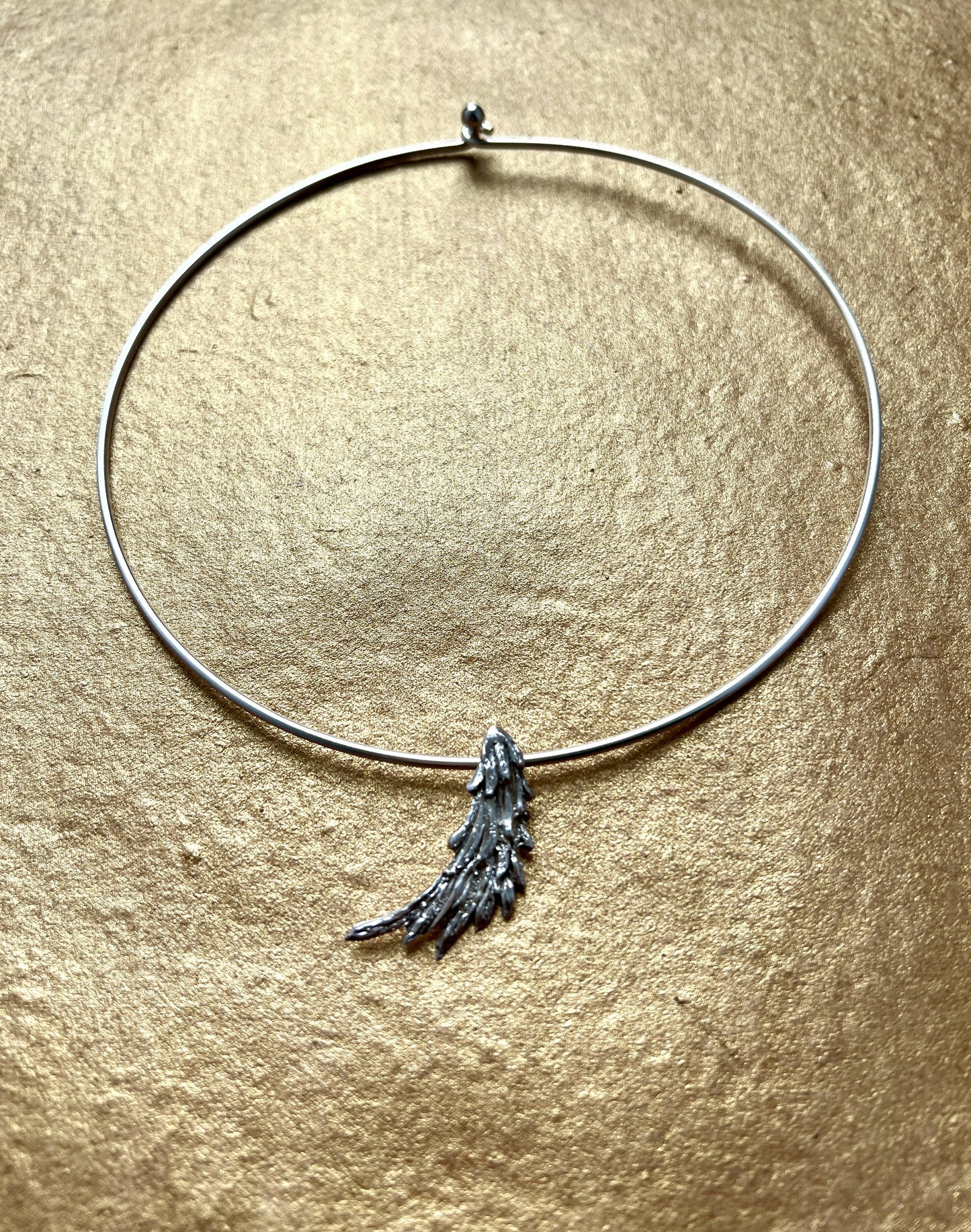 Silver wing collar
