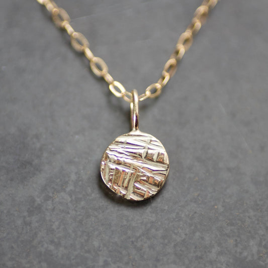9ct Gold Criss Cross Disc Pendant Necklace