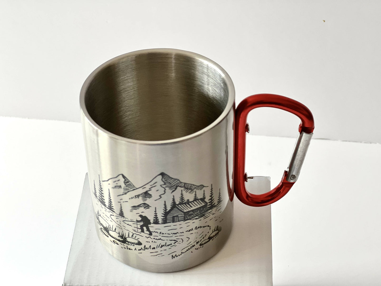 Stainless steel mug with red carabiner clip